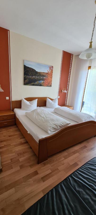 Weingut Pension Gibbert-Pohl Briedel Exteriör bild